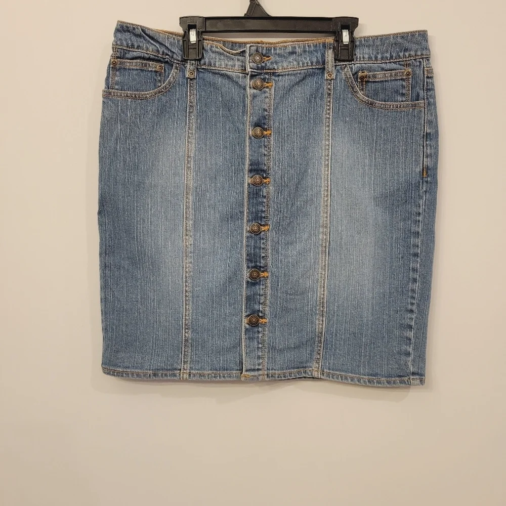 Daisy Fuentes  Button Front Denim Skirt Size 12